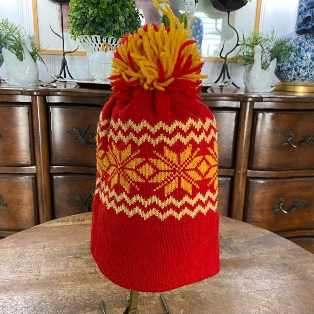 Vintage 1980’s wool snowflake Pom Pom ski hat